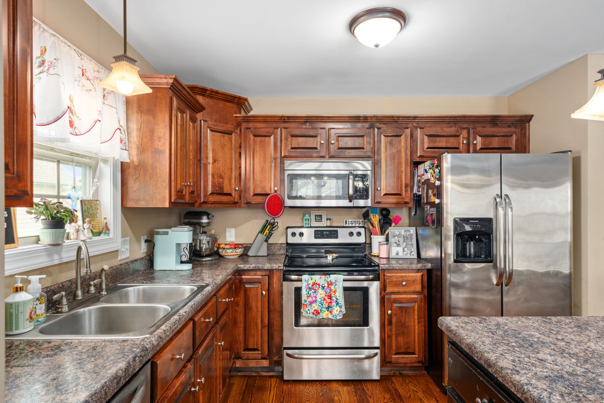 321 Brandywine Lane Springfield, TN 37172 - Photo 13 of 33 Close-up shot. Love the stain color!