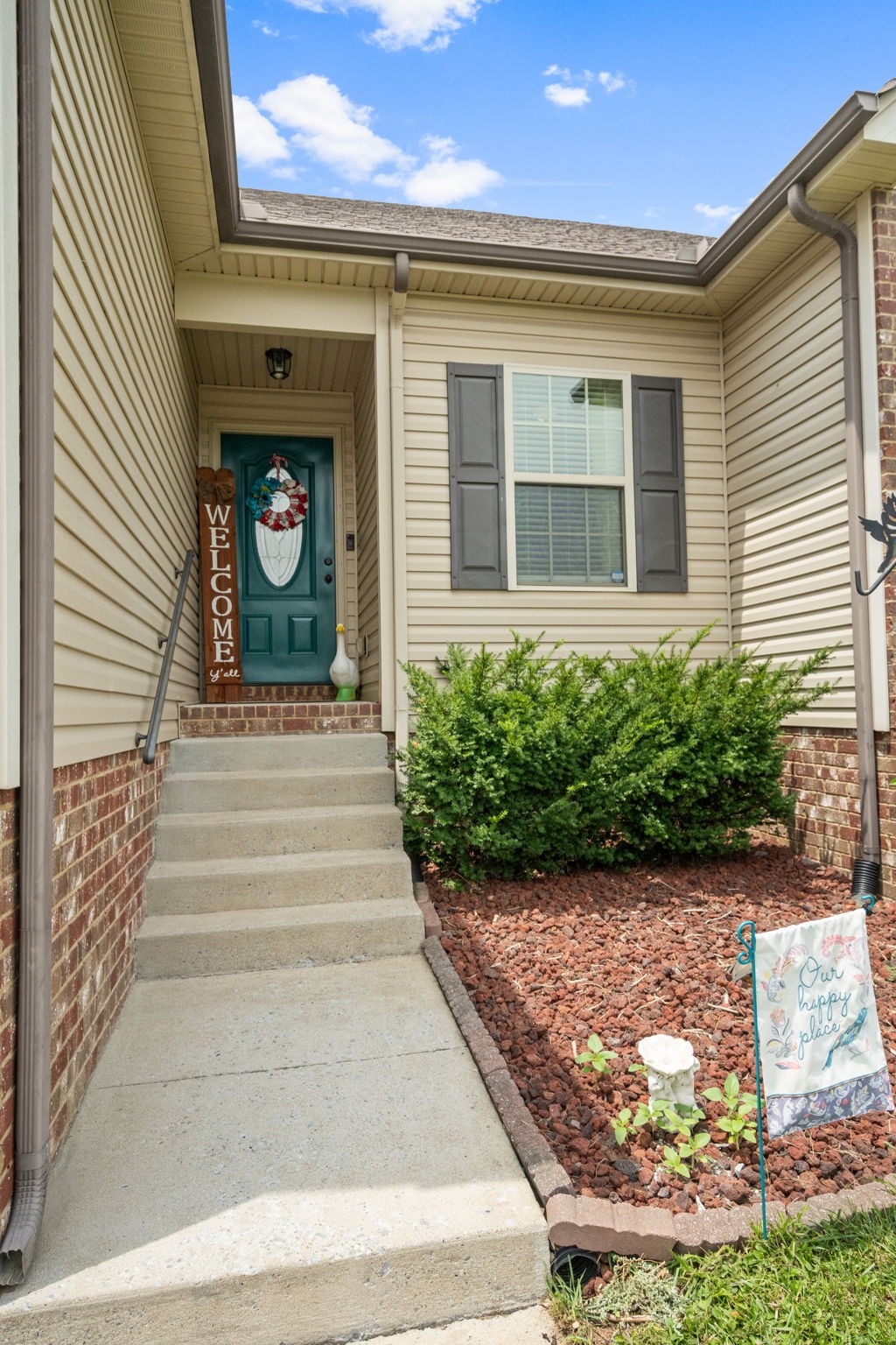 321 Brandywine Lane Springfield, TN 37172 - Photo 5 of 33 Come on in and take a look!