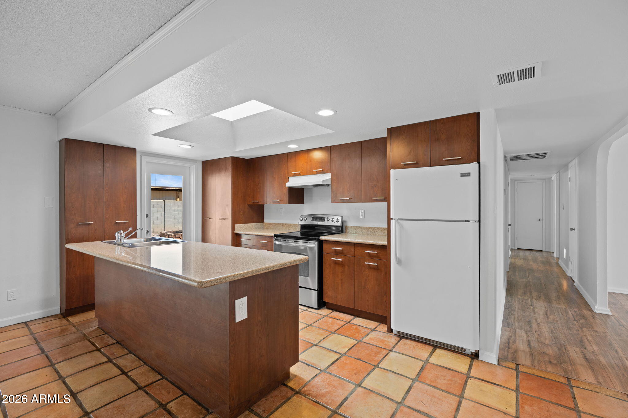 1664 East Del Rio Drive Tempe, AZ 85282 - Photo 12 of 35 Natural Light