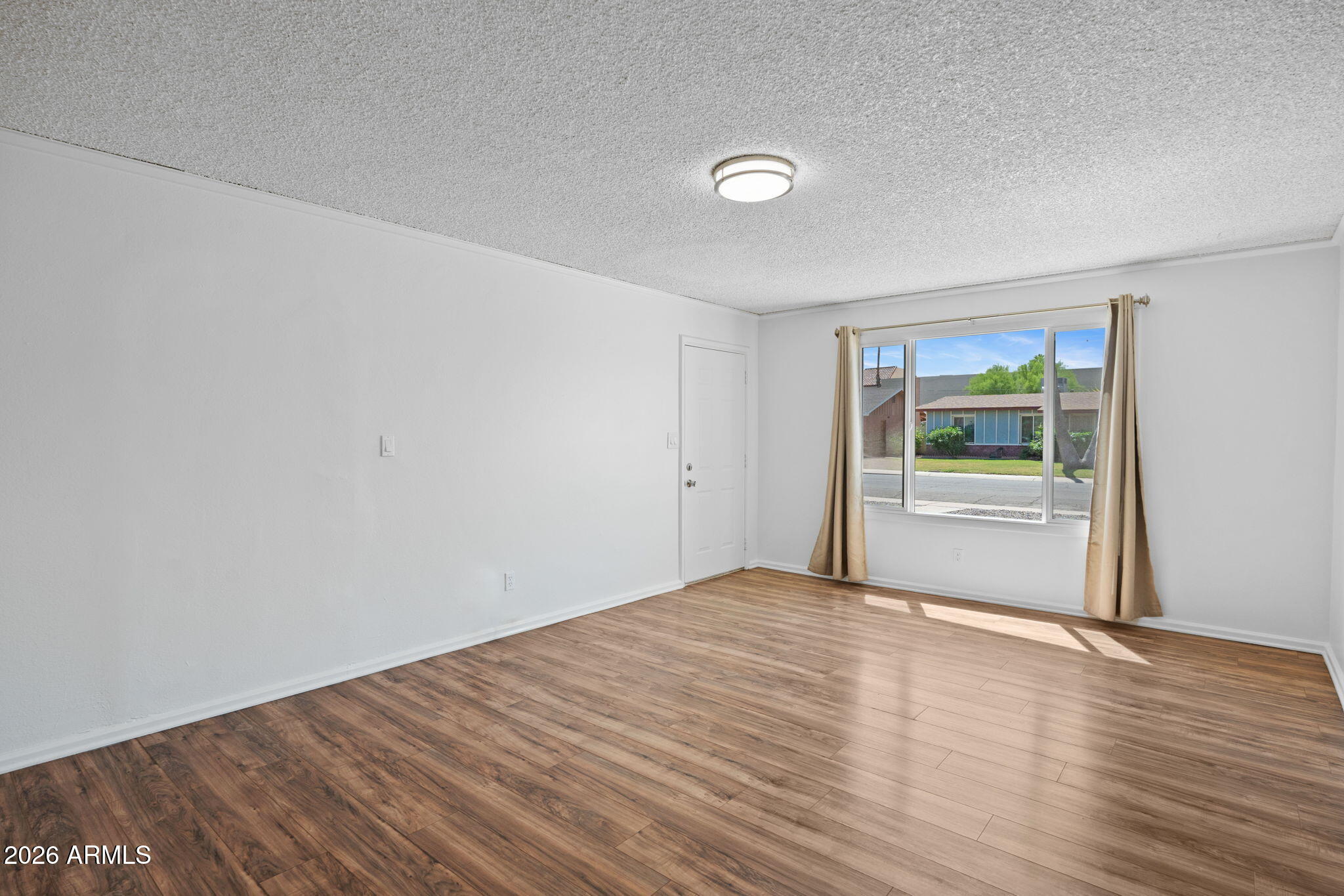 1664 East Del Rio Drive Tempe, AZ 85282 - Photo 4 of 35 Living Room