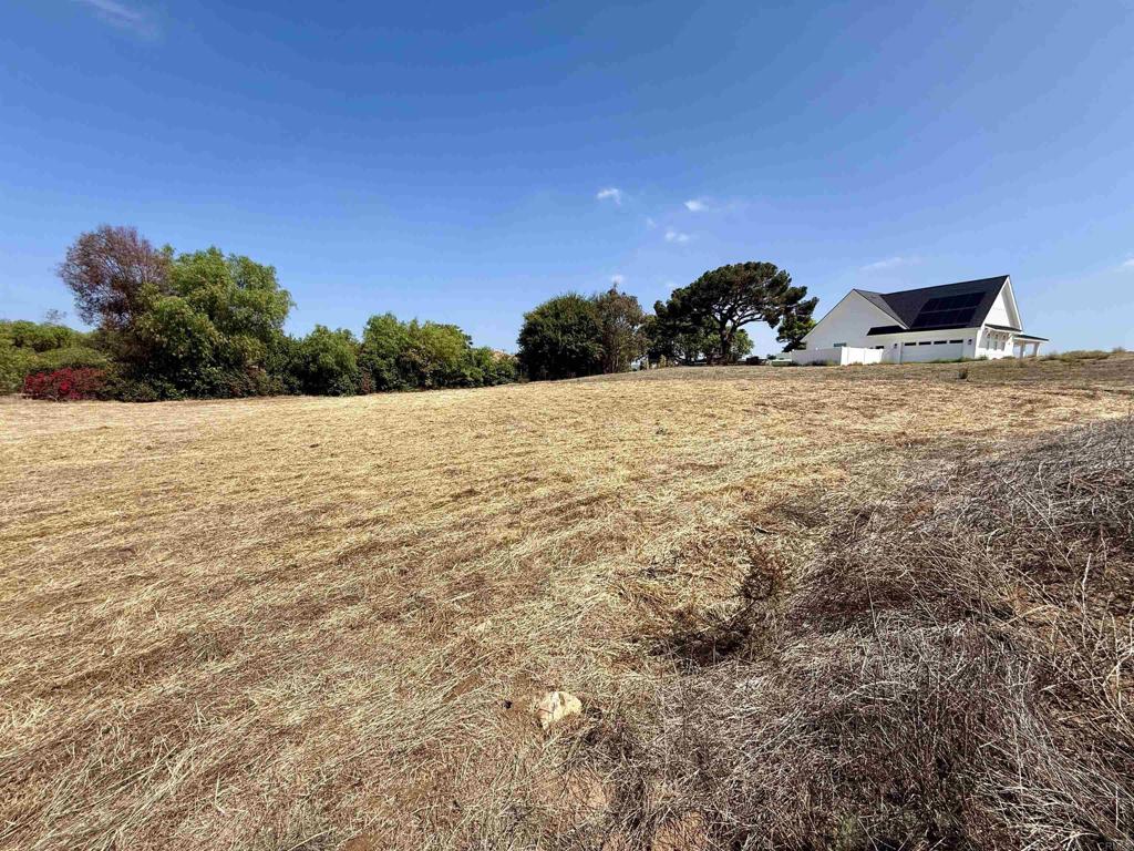 1916 Grey Rabbit Hollow Lane Fallbrook, CA 92028 - Photo 21 of 22 Gallery Image 21
