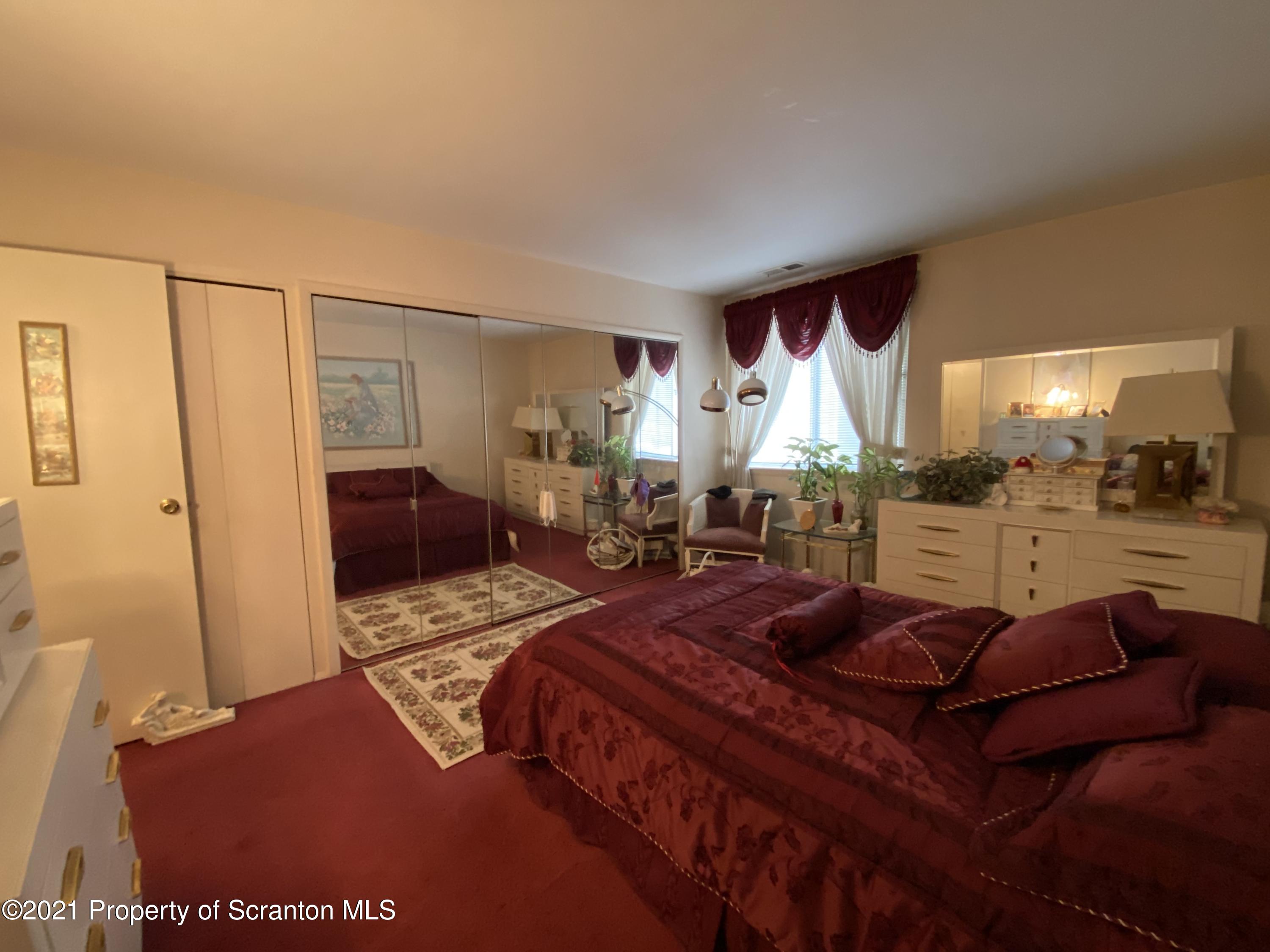 1409 Summit Pointe Scranton, PA 18508 - Photo 13 of 17 Gallery Image 13