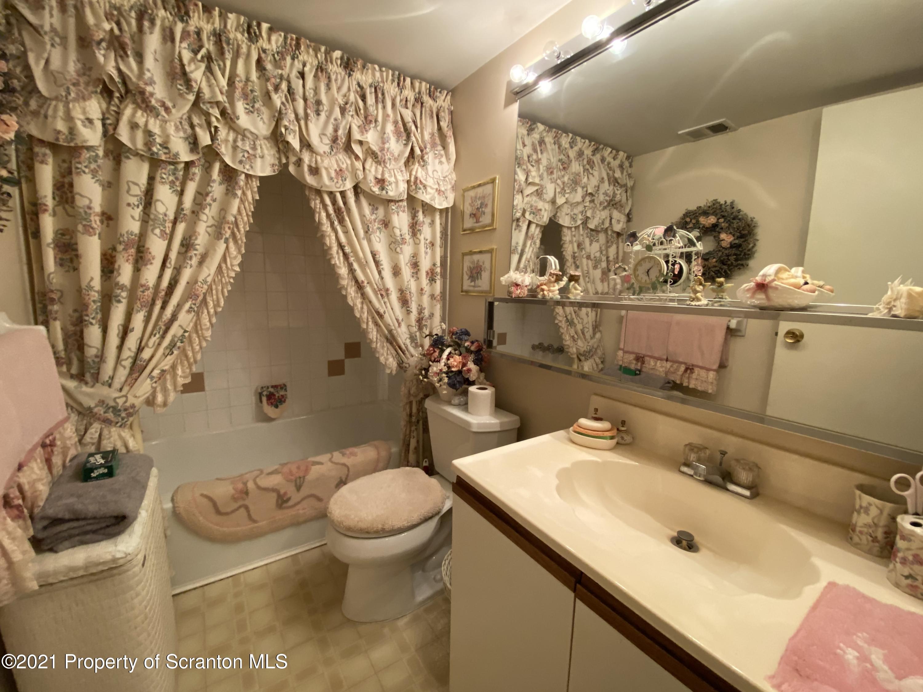 1409 Summit Pointe Scranton, PA 18508 - Photo 15 of 17 Gallery Image 15
