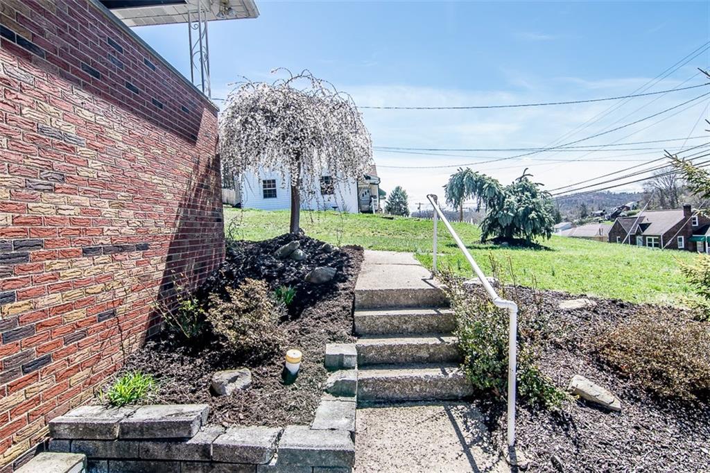 307 McClelland Road Canonsburg, PA 15317 - Photo 3 of 25 Gallery Image 3