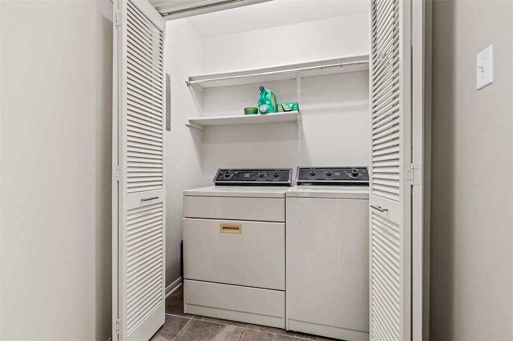 2901 Lake Shore Drive, Unit 405 Waco, TX 76708 - Photo 21 of 31 a utility room with closet