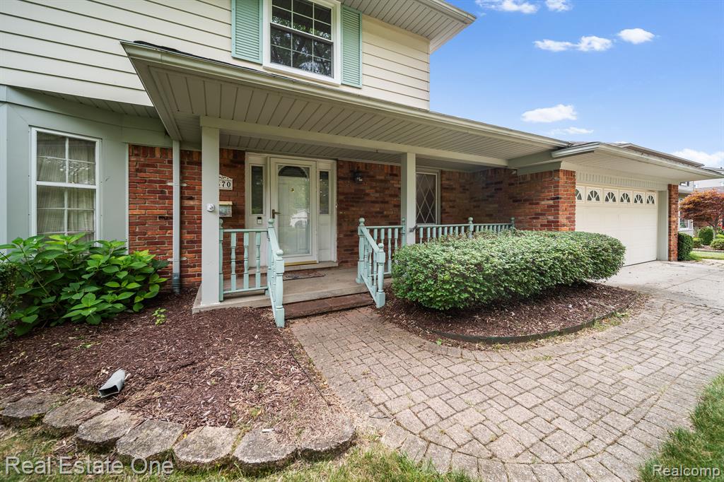 18570 Levan Road Livonia, MI 48152 - Photo 3 of 27 Gallery Image 3
