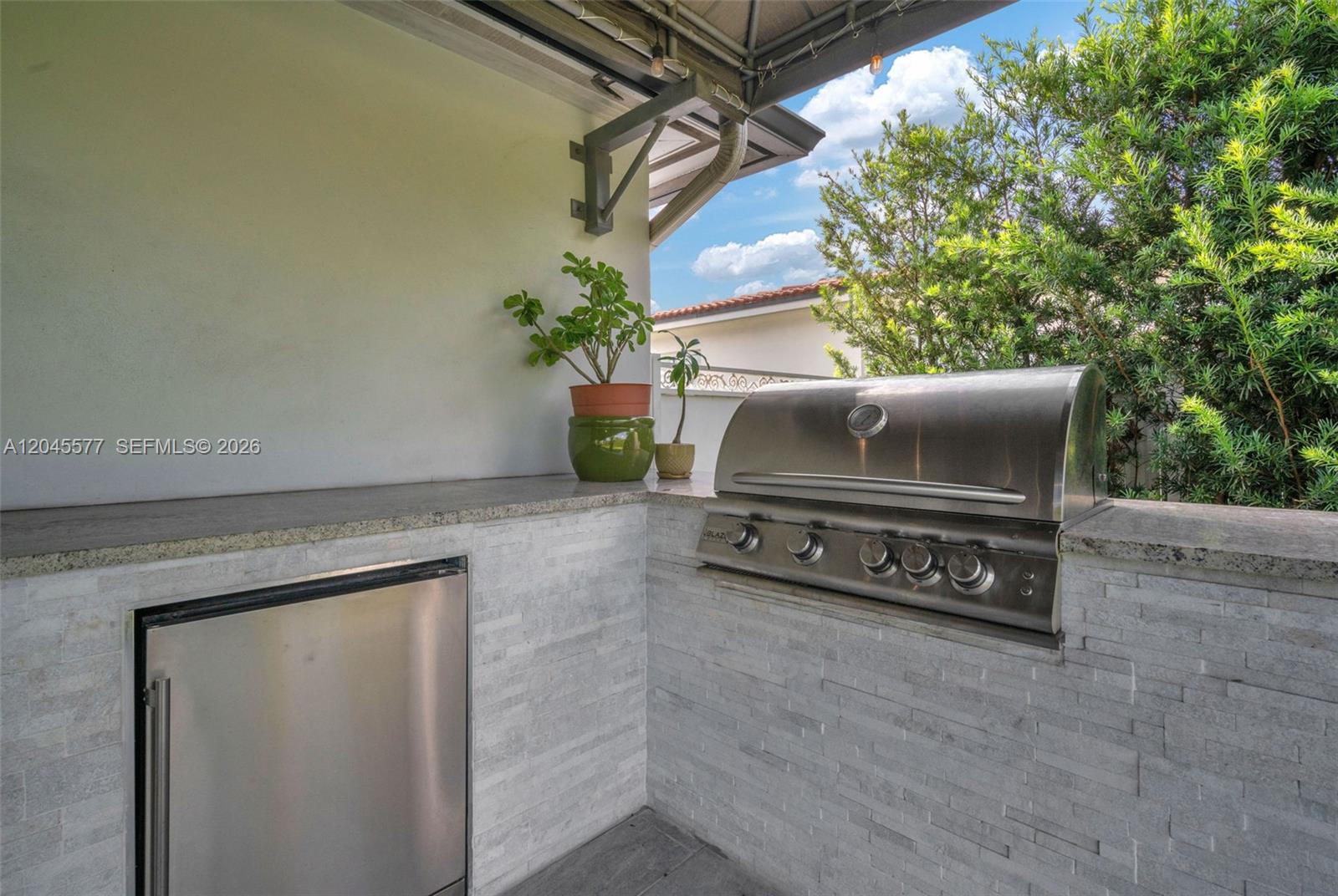 1807 Southwest 102nd Place Miami, FL 33165 - Photo 39 of 52 outdoor kitchen