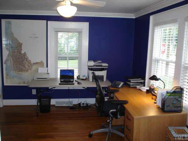 300 West Whitaker Mill Road Raleigh, NC 27608 - Photo 6 of 10 a room with patio furniture and a window
