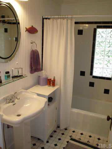 300 West Whitaker Mill Road Raleigh, NC 27608 - Photo 7 of 10 a bathroom with a sink a toilet and a bathtub