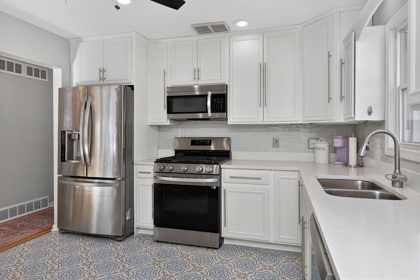 210 3rd Street Downers Grove, IL 60515 - Photo 3 of 24