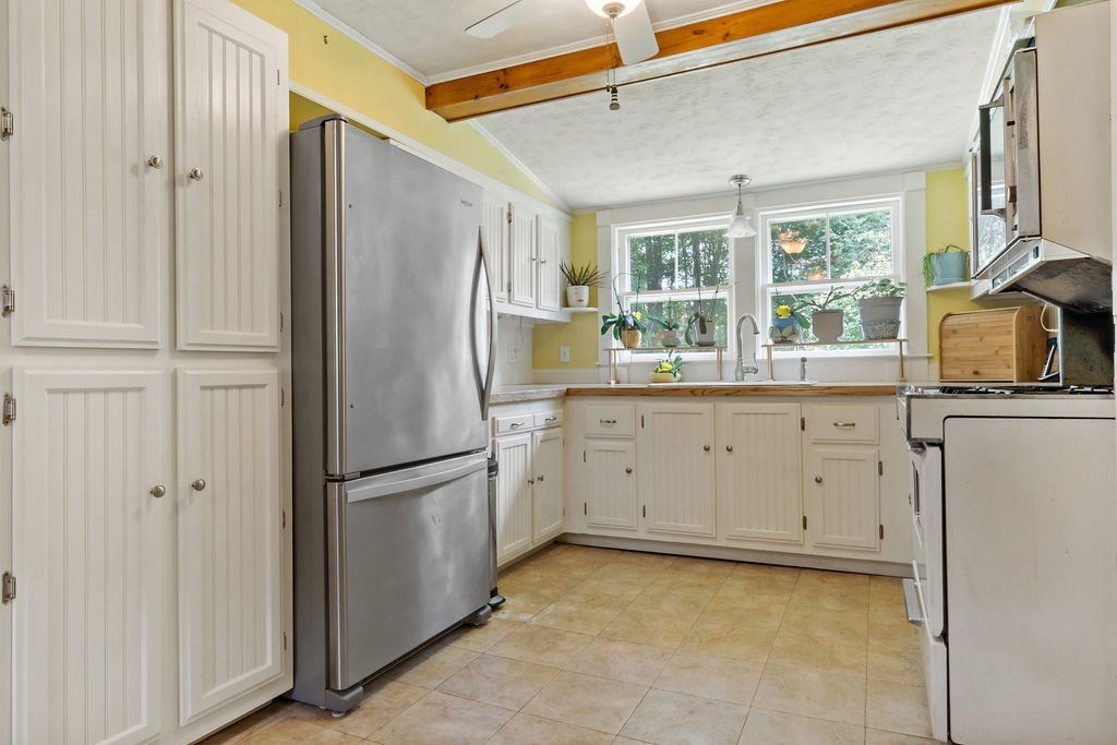 262 Peckham Road Acushnet, MA 02743 - Photo 4 of 31 Gallery Image 4
