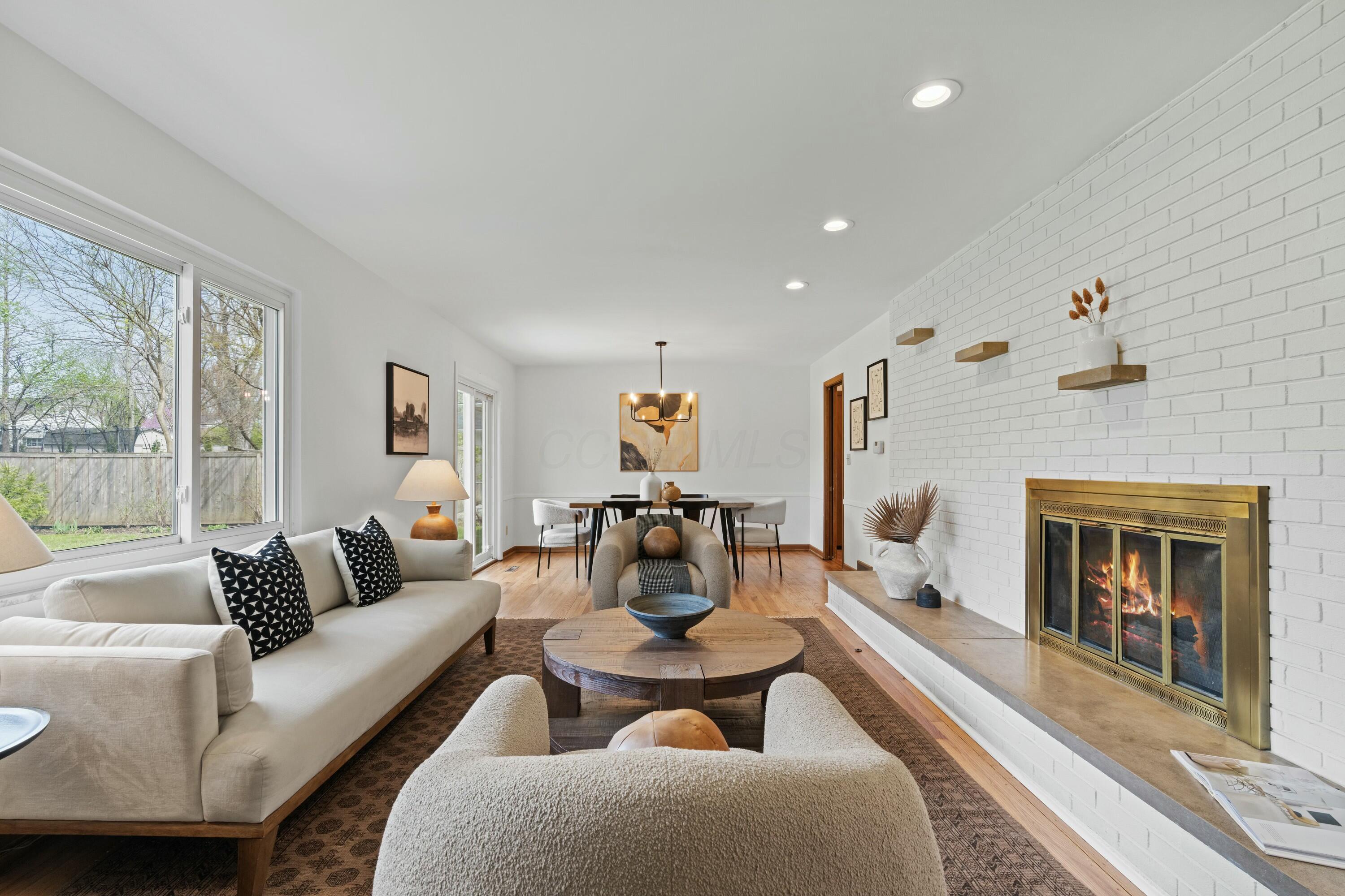 2500 Lytham Road Upper Arlington, OH 43220 - Photo 11 of 69 Living Room