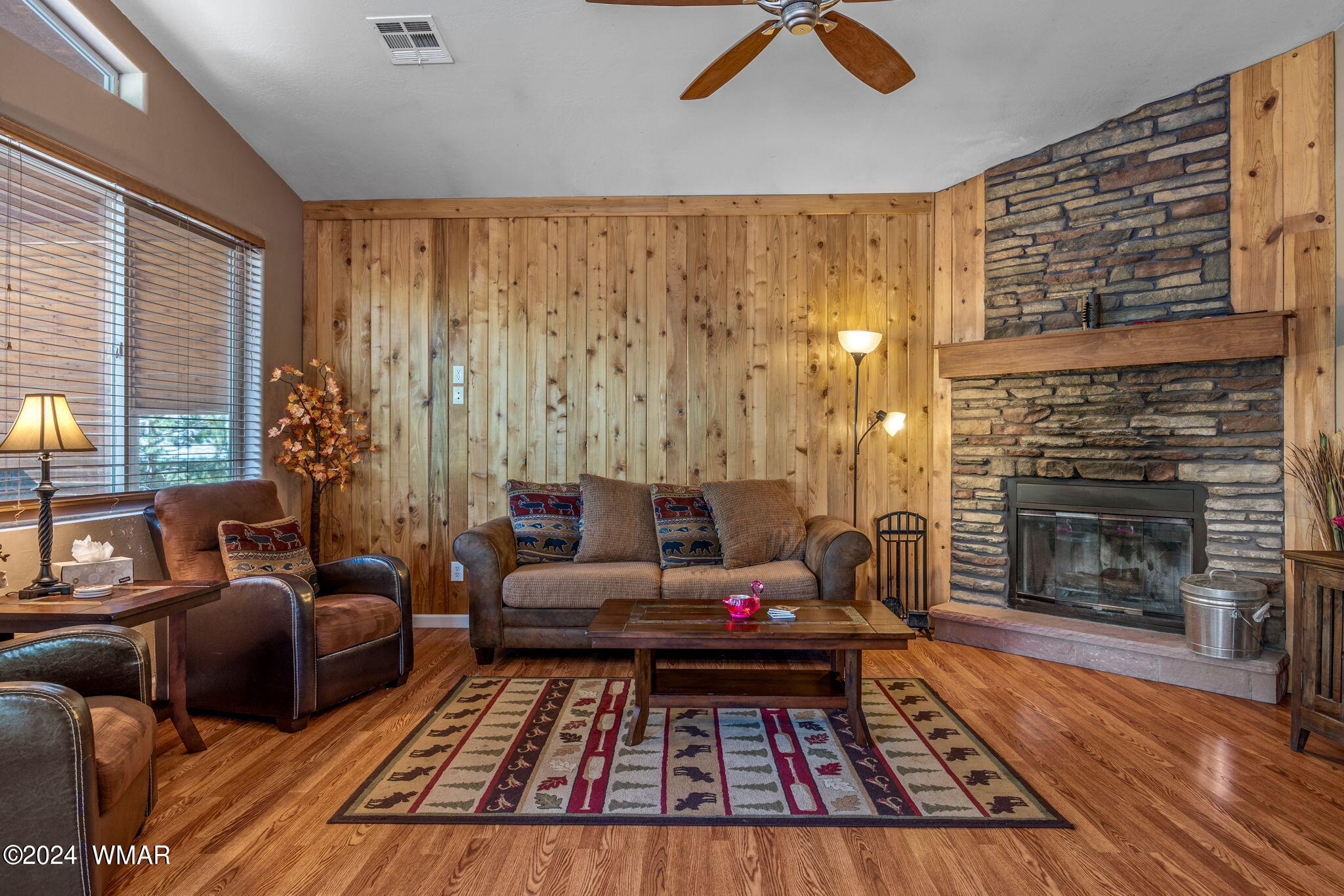 175 North Hopi Way Lakeside, AZ 85929 - Photo 9 of 20 LIVING ROOM
