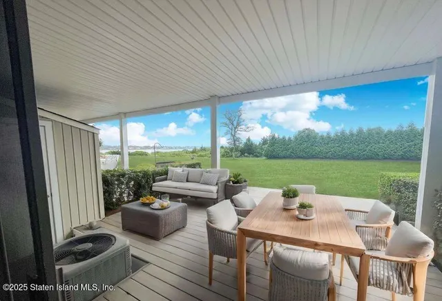 $425,000 | 61 West Tiana Road, Hampton Bays, NY 11946