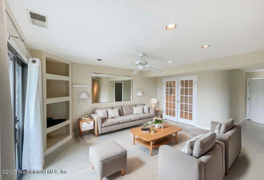 61 West Tiana Road Hampton Bays, NY 11946 - Photo 12 of 36 20240802145018974314000000-o