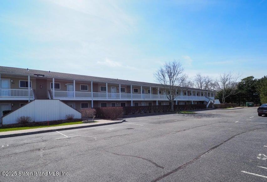 61 West Tiana Road Hampton Bays, NY 11946 - Photo 18 of 36 20240326195611356691000000-o