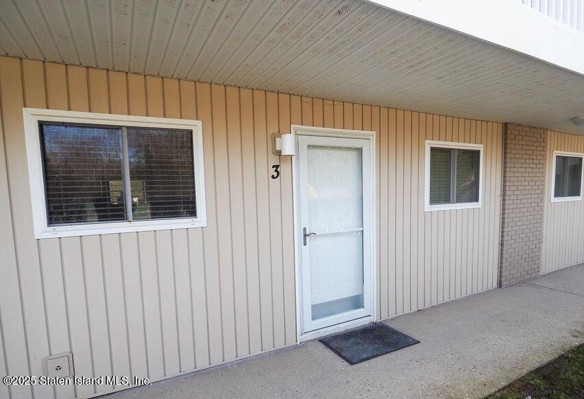 61 West Tiana Road Hampton Bays, NY 11946 - Photo 20 of 36 20240326195630718369000000-o