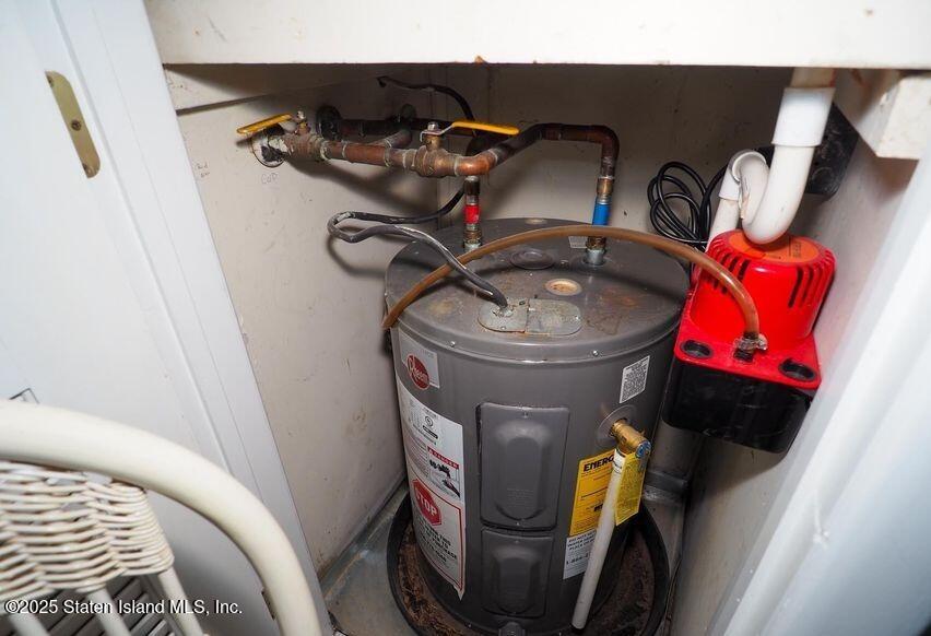 61 West Tiana Road Hampton Bays, NY 11946 - Photo 22 of 36 20240326195638248387000000-o