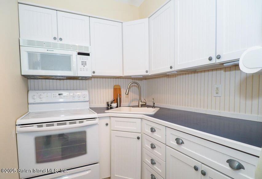 61 West Tiana Road Hampton Bays, NY 11946 - Photo 24 of 36 20240326195645777929000000-o