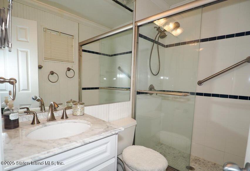 61 West Tiana Road Hampton Bays, NY 11946 - Photo 25 of 36 20240326195700808250000000-o