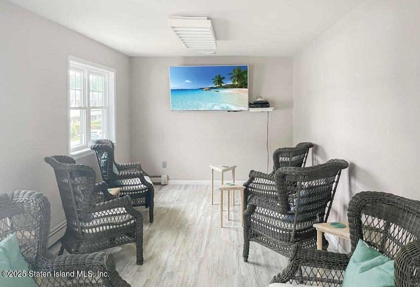 61 West Tiana Road Hampton Bays, NY 11946 - Photo 5 of 36 20240802144813792078000000-o