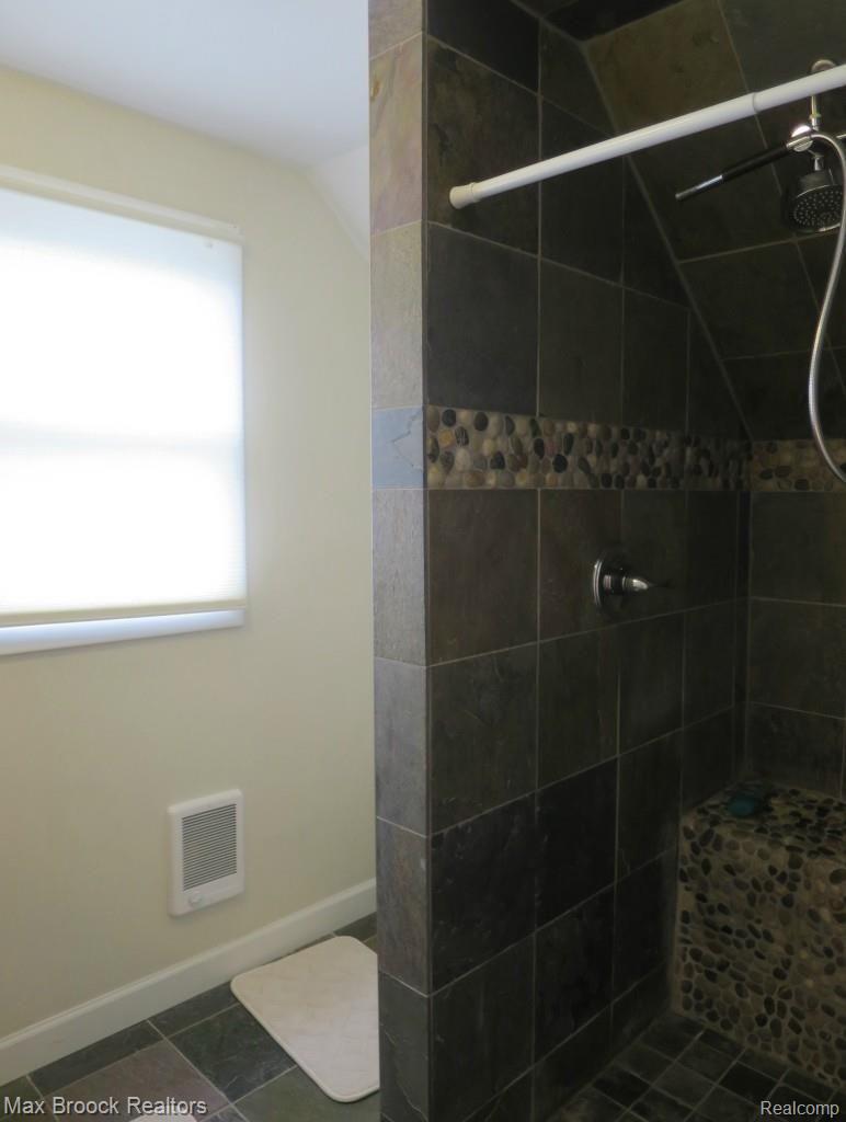 1828 Mansfield Road Birmingham, MI 48009 - Photo 14 of 20 15.jpg