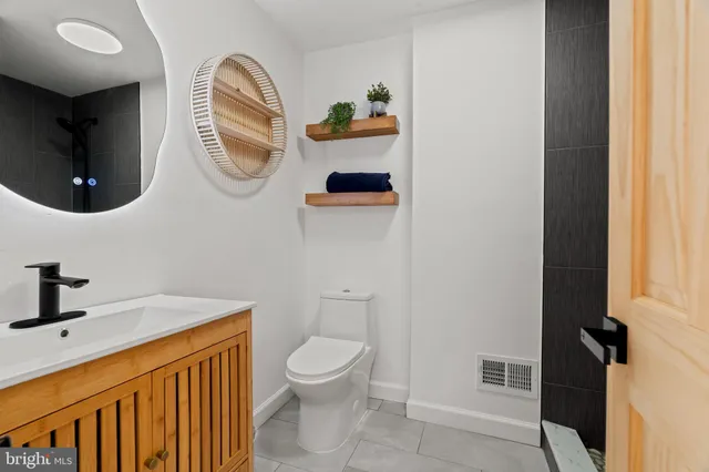 $4,950 | 209 Front Street, Mount Holly, NJ 08060