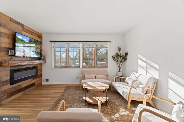 $4,950 | 209 Front Street, Mount Holly, NJ 08060