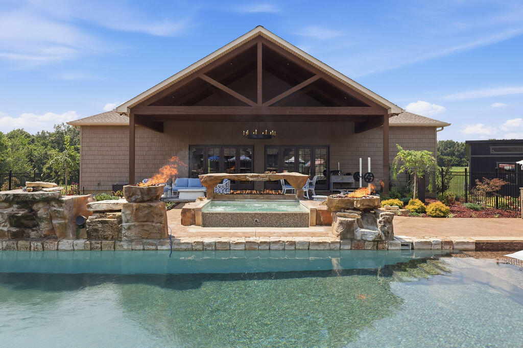 1257 Nance Road Hickory, KY 42051 - Photo 40 of 67 Hot Tub