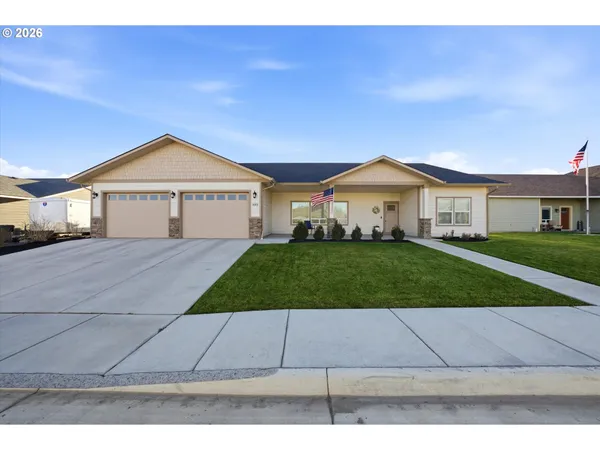 $515,000 | 593 Southwest Cottonwood Drive, Hermiston, OR 97838