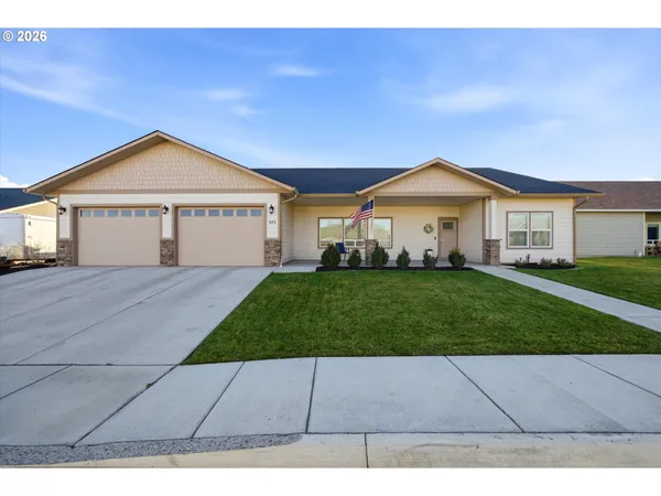$515,000 | 593 Southwest Cottonwood Drive, Hermiston, OR 97838