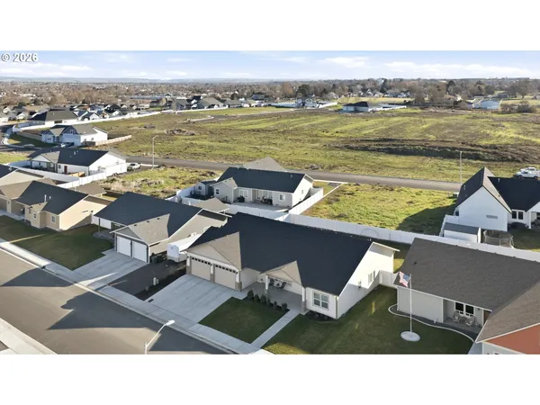$515,000 | 593 Southwest Cottonwood Drive, Hermiston, OR 97838