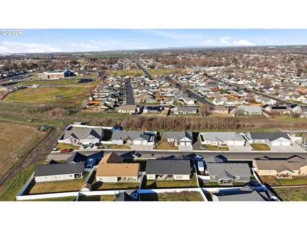 $515,000 | 593 Southwest Cottonwood Drive, Hermiston, OR 97838