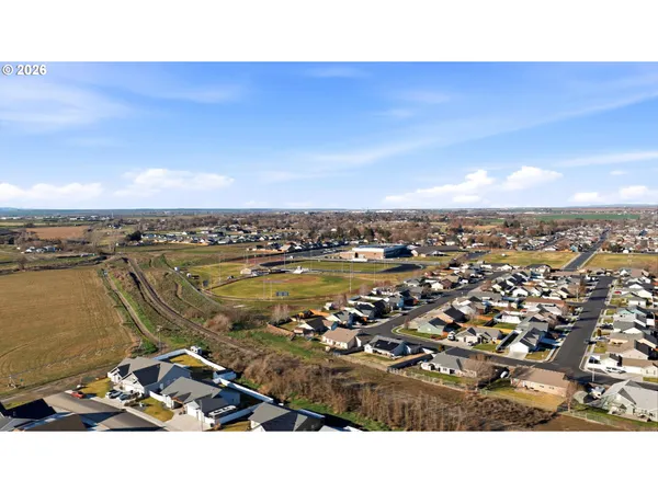 $515,000 | 593 Southwest Cottonwood Drive, Hermiston, OR 97838