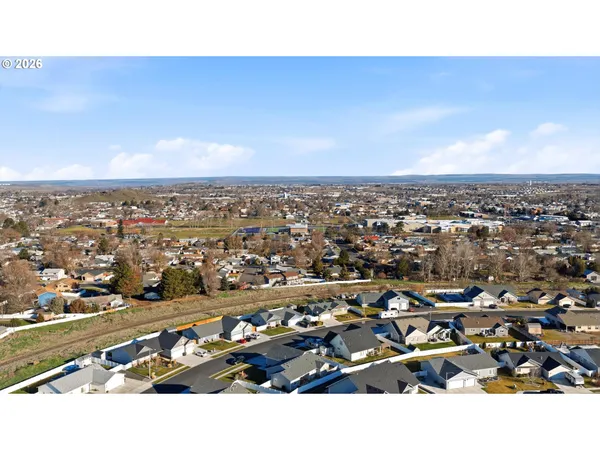 $515,000 | 593 Southwest Cottonwood Drive, Hermiston, OR 97838