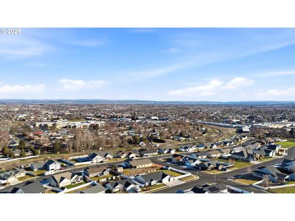 $515,000 | 593 Southwest Cottonwood Drive, Hermiston, OR 97838
