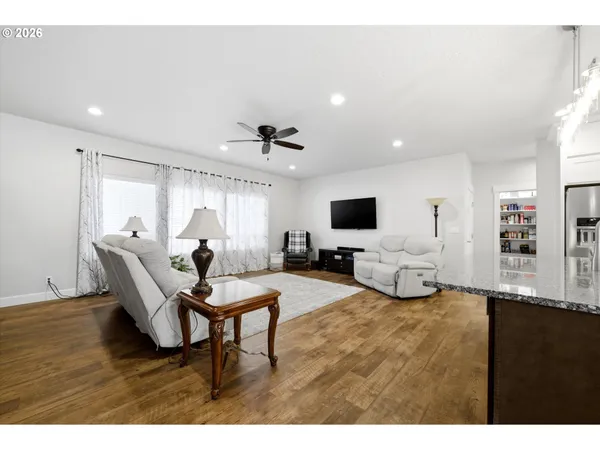 $515,000 | 593 Southwest Cottonwood Drive, Hermiston, OR 97838