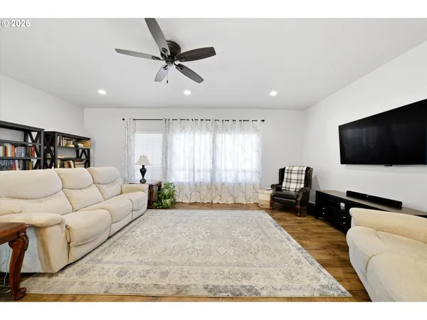 $515,000 | 593 Southwest Cottonwood Drive, Hermiston, OR 97838