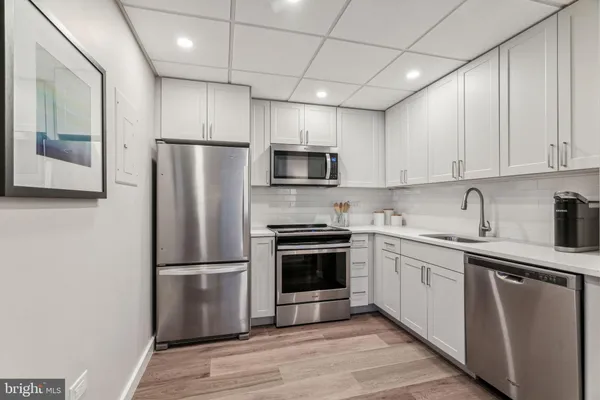 $3,500 | 875 Sansom Street, Unit 828, Philadelphia, PA 19107