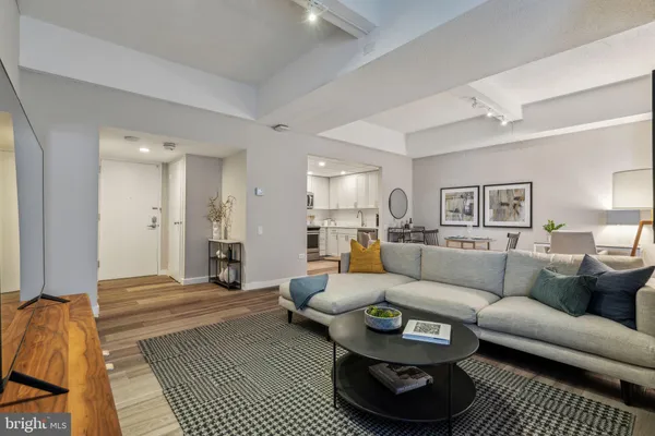 $3,500 | 875 Sansom Street, Unit 828, Philadelphia, PA 19107