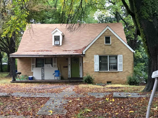 $134,400 | 370 East College Avenue, Holly Springs, MS 38635