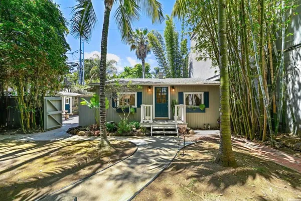 $1,800,000 | 748 North Coast Highway 101, Encinitas, CA 92024