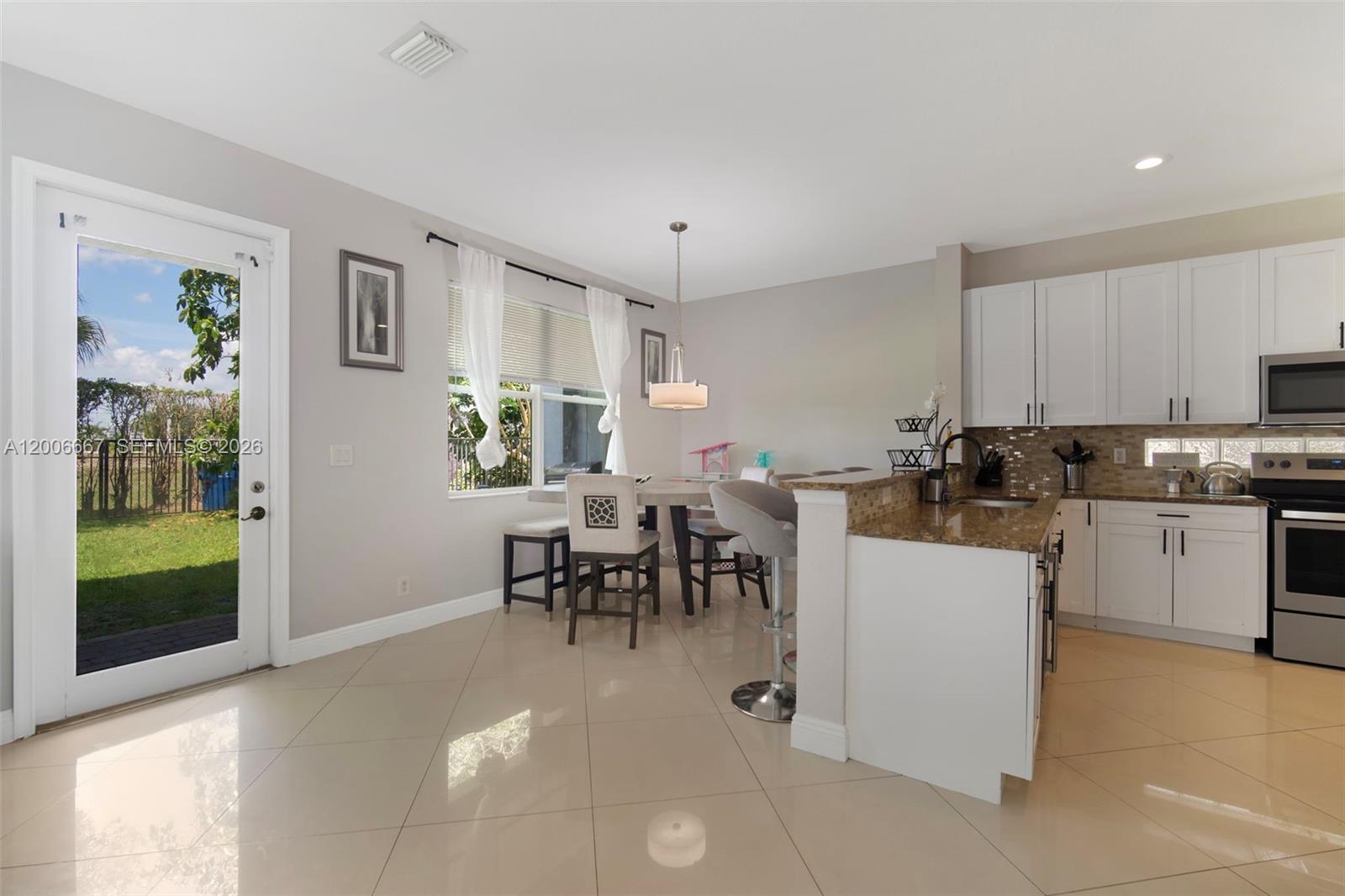 1225 Rose Gate Boulevard Riviera Beach, FL 33404 - Photo 10 of 31