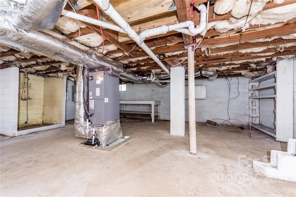 87-j R J R Sayles Road Canton, NC 28716 - Photo 21 of 22 a view of a room with gym equipment