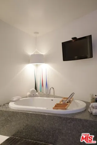 $7,500 | 6767 Whitley Terrace, Los Angeles, CA 90068