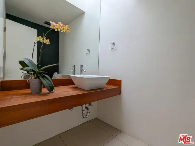 $7,500 | 6767 Whitley Terrace, Los Angeles, CA 90068