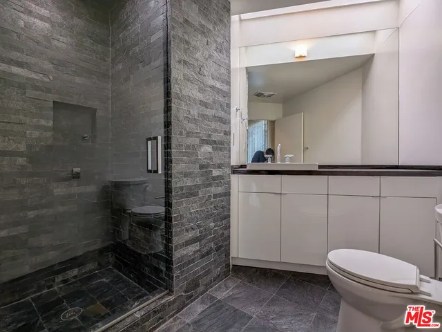 $7,500 | 6767 Whitley Terrace, Los Angeles, CA 90068