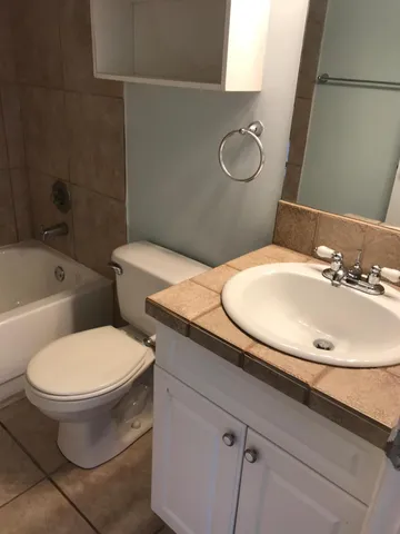 $1,900 | 1830 Abbey Road, Unit 105, West Palm Beach, FL 33415