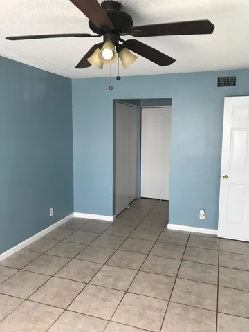 $1,900 | 1830 Abbey Road, Unit 105, West Palm Beach, FL 33415