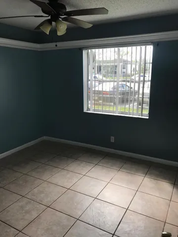 $1,900 | 1830 Abbey Road, Unit 105, West Palm Beach, FL 33415